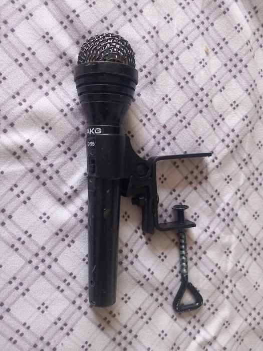 Vând microfon original de percuții instrument AKG