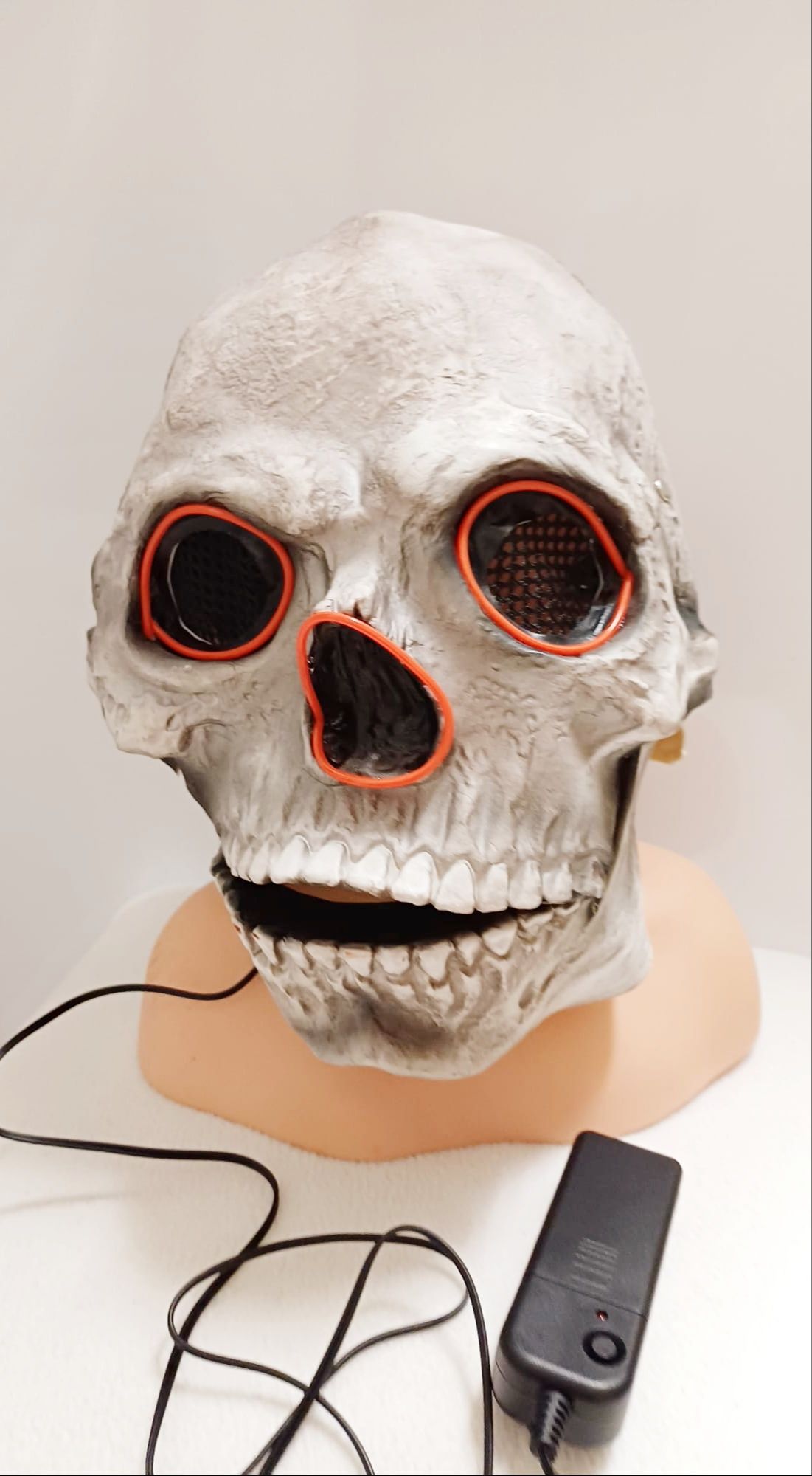 Mască craniu latex cu maxilar mobil și led
