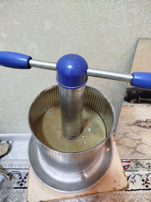 Ручная соковыжималка