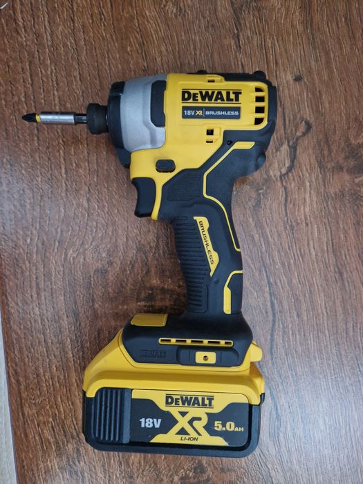 Autofiletanta cu impact DEWALT