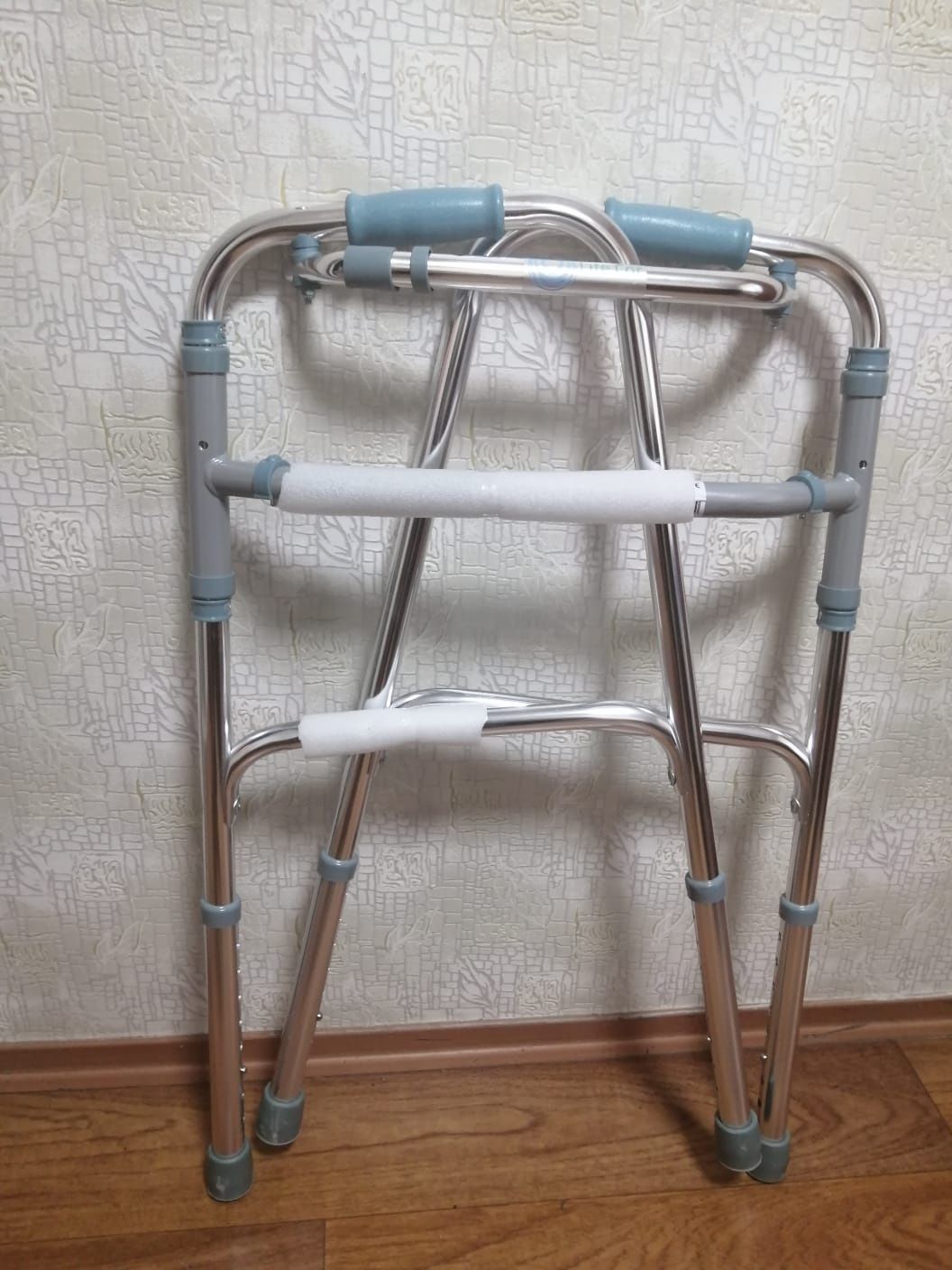 Ходунки для взрослых складные на колесиках для реабилитации