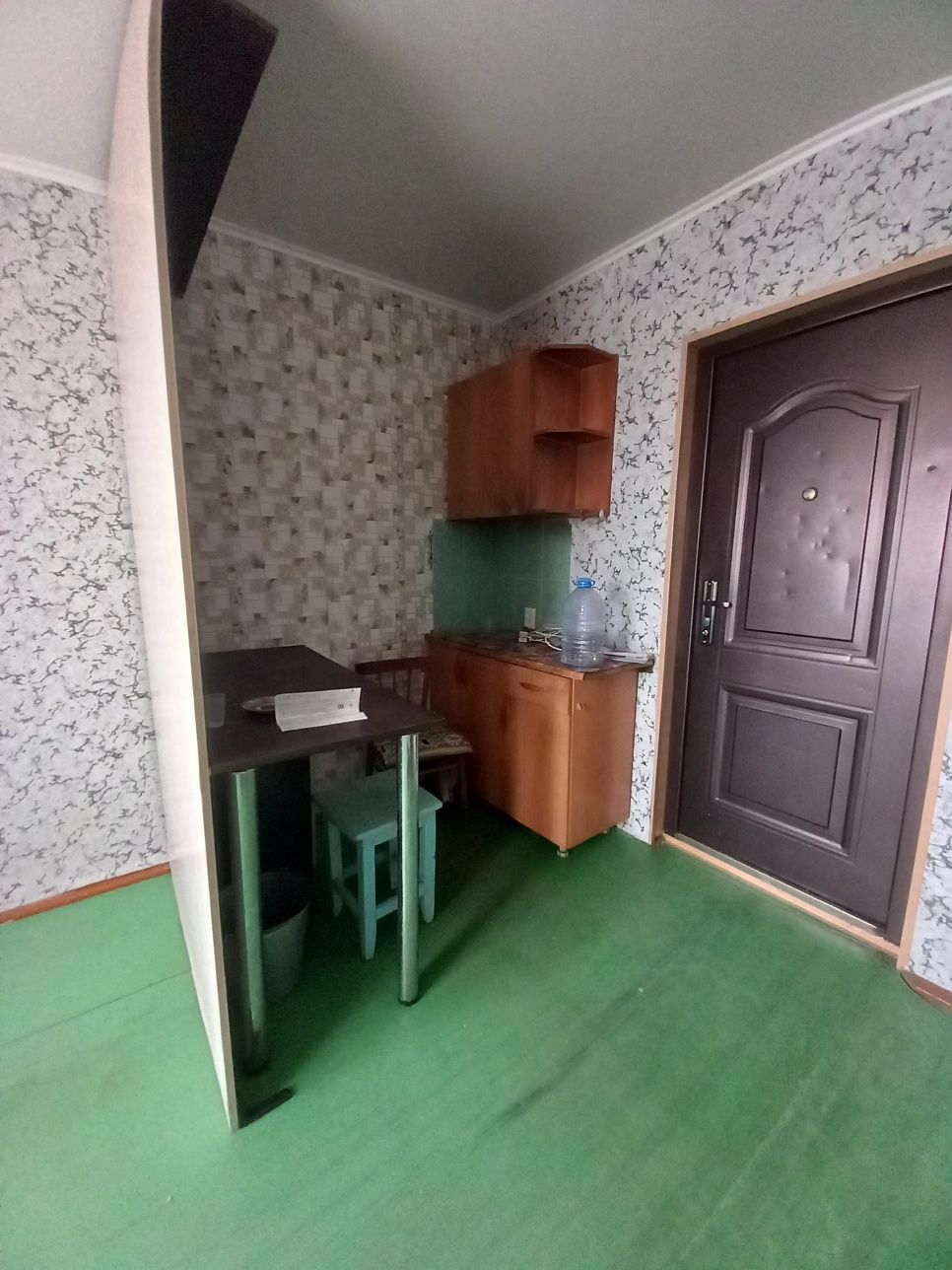 Продается комнатная в секционном общежитии.  Район Черёмушки.