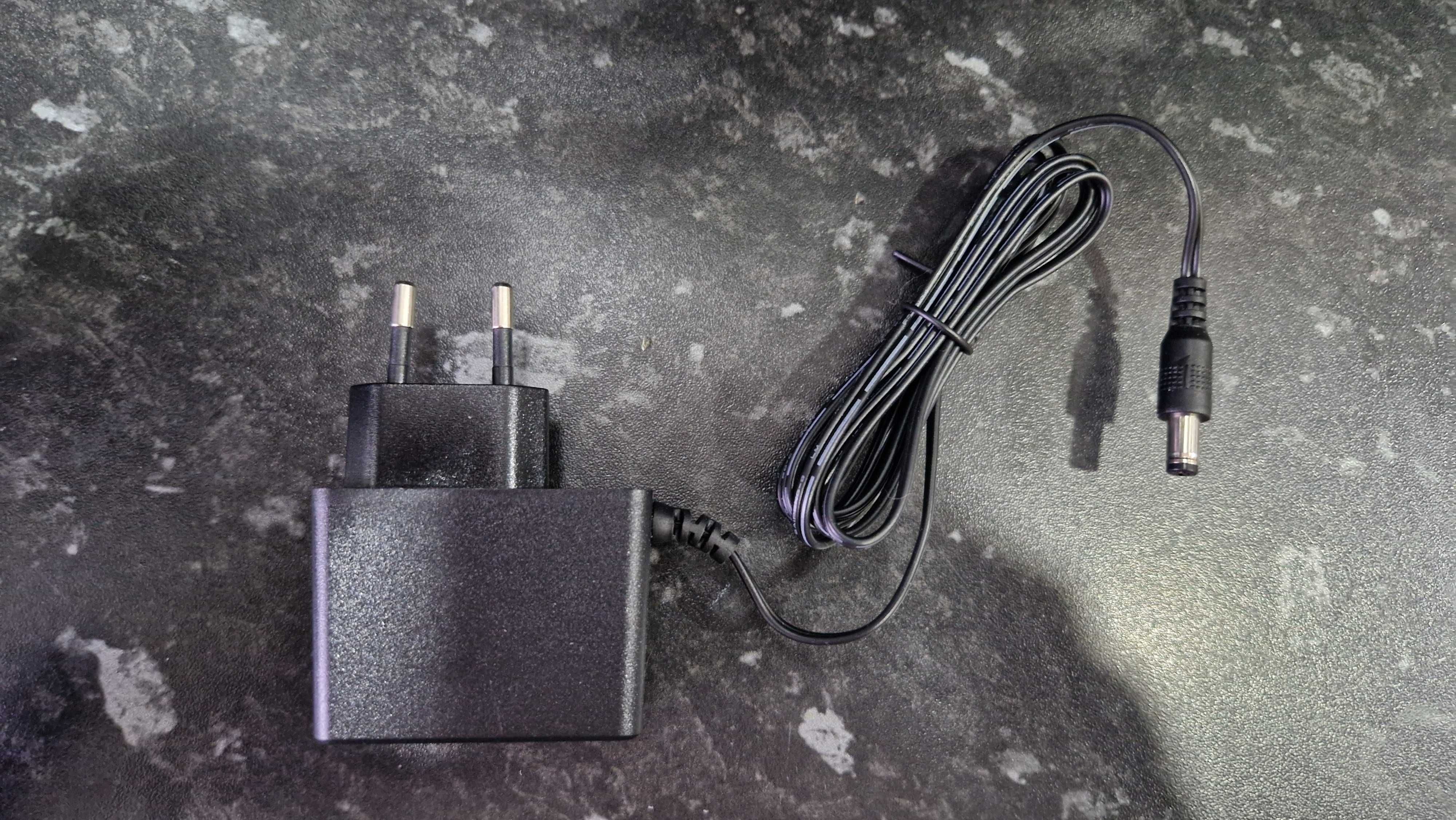 Vand Lot de 4 Alimentatoare pt Camere HIKVISION  !! NOI !! la 100lei