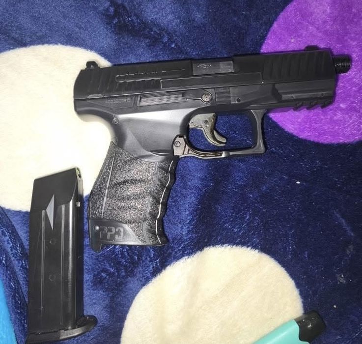 Pistol Airsoft + Bile