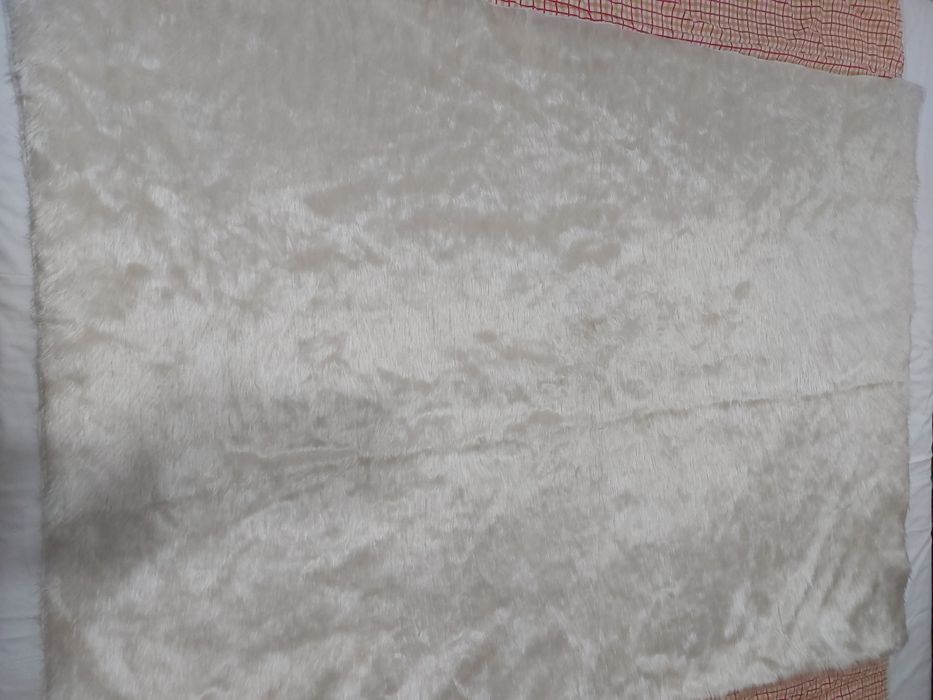 Бели единични китеници