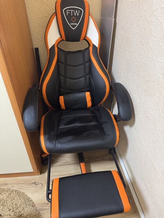 Геймърски стол  с поставка за краката