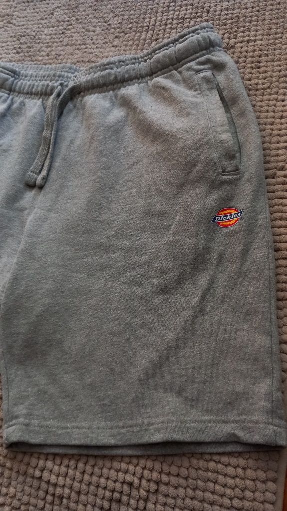 Carhartt L и Dickies M къси панталони/бермуди