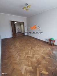 Apartament 3 camere, decomandat, etaj 3, zona Closca!