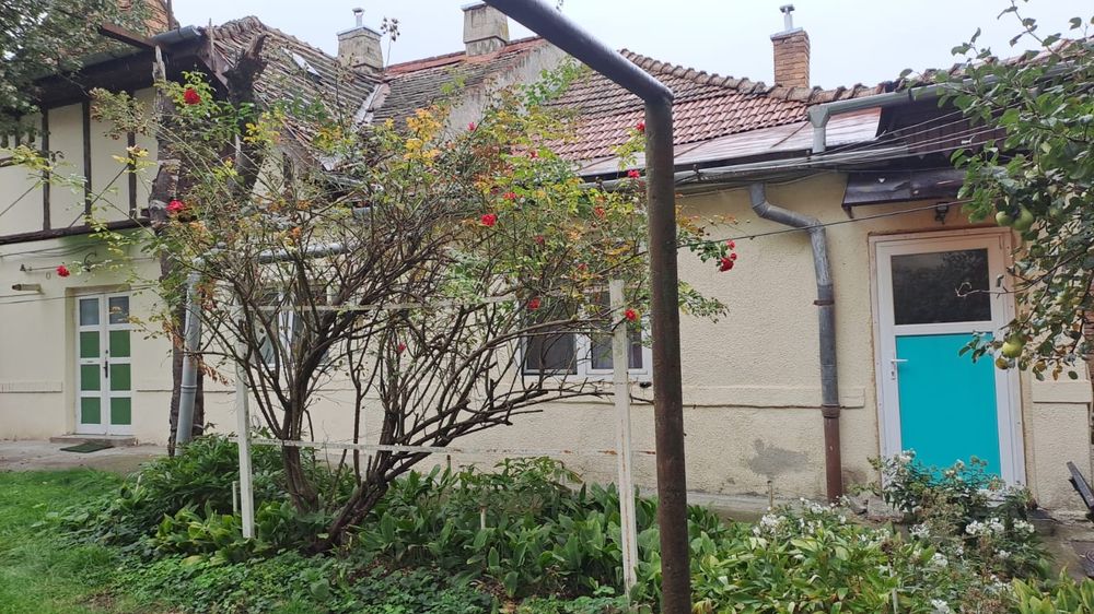 Casa cu teren Centru - 2apartamete