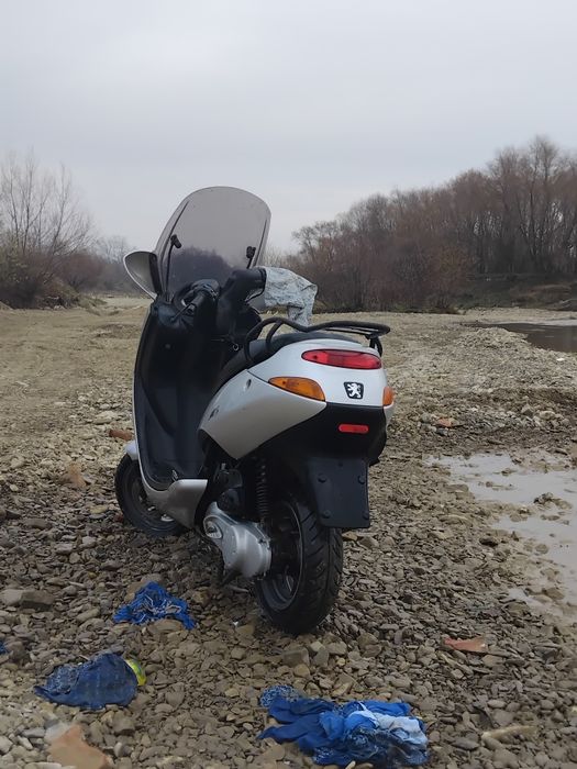 Vând scuter Peugeot