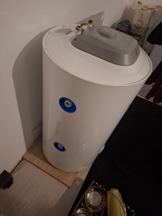 Vand boilar electric ariston 100 litri ca nou folosit 1 luna