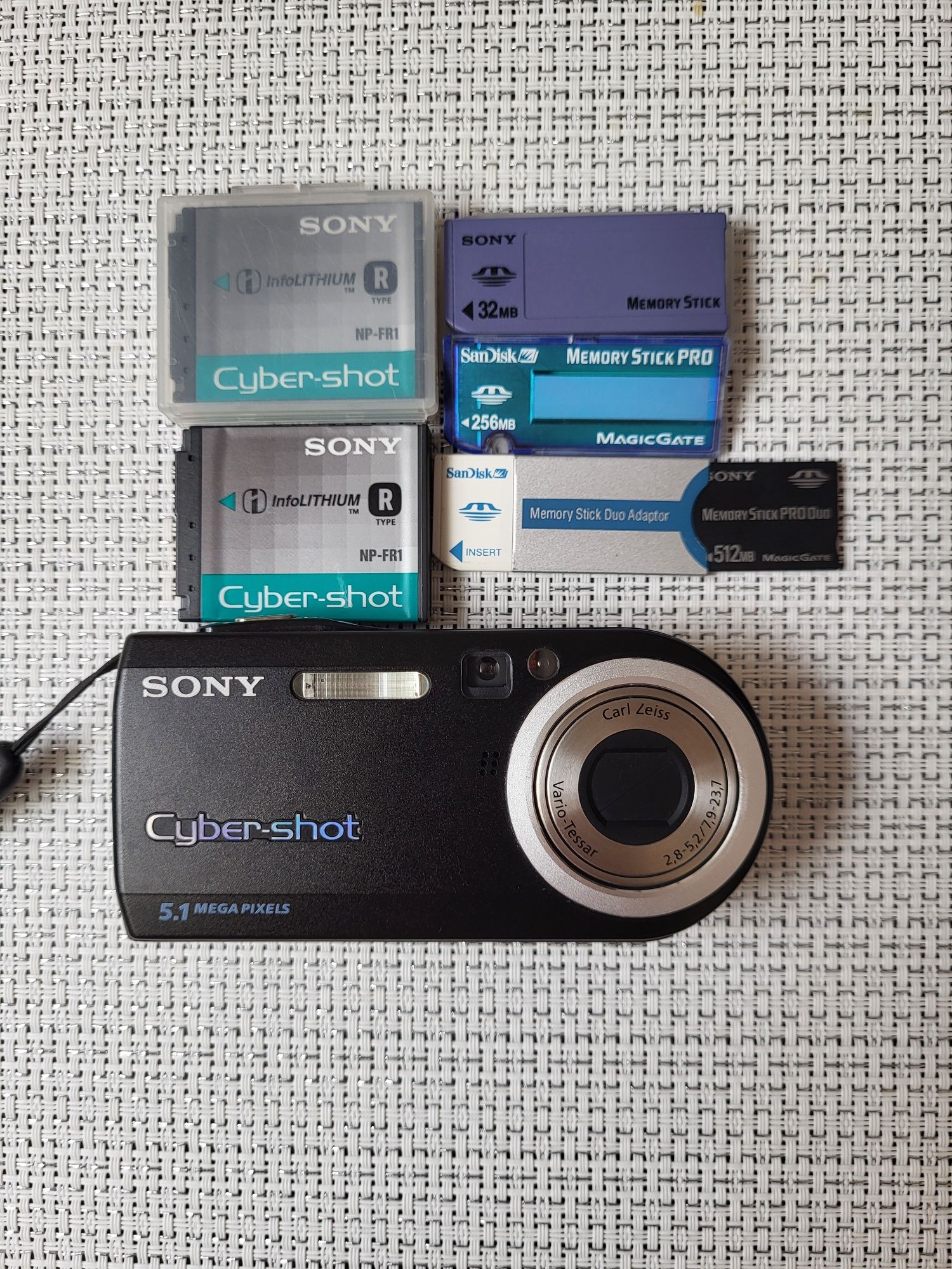 Camera foto Sony Cybershot 5 5.1 megapixels dsc p120, 2 baterii,4 card