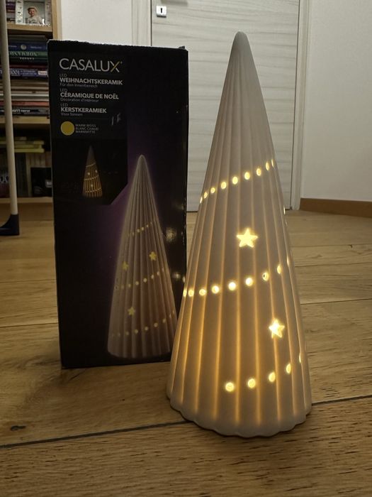 Brad decorativ cu lumini