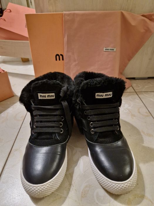 Продам зимнюю женскую обувь 39 рр