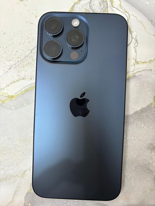 Продам Iphone 15 pro max на гарантии