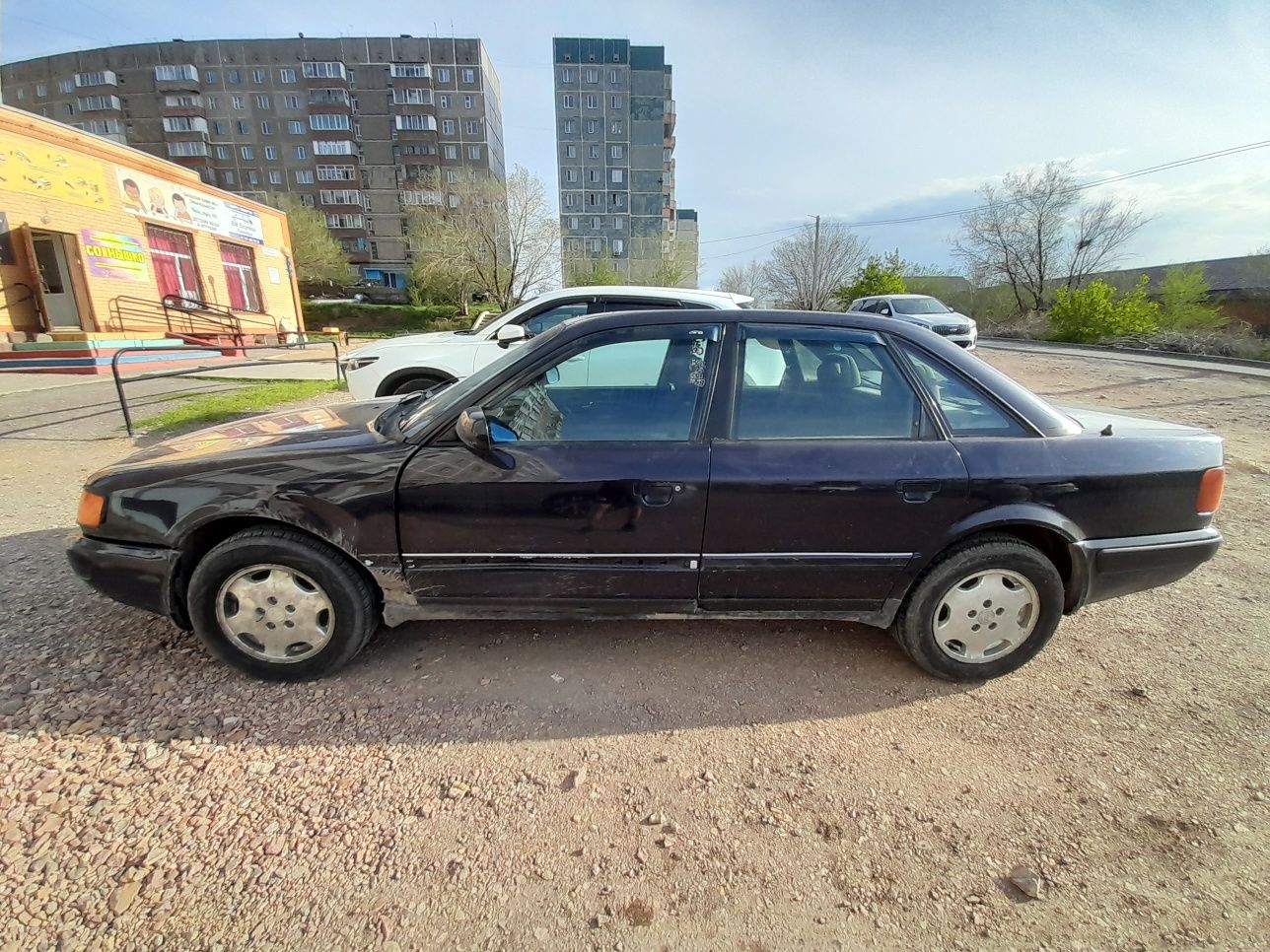 Машина Audi 100 C4