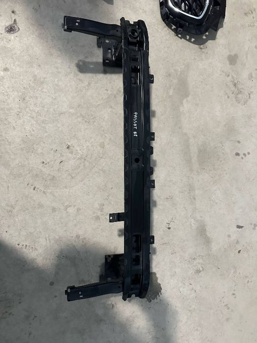 Armatura / intaritura fata Volkswagen Passat B8