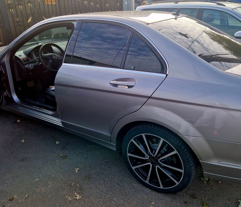 Vând Mercedes  - Benz c220! 4800 negociabil