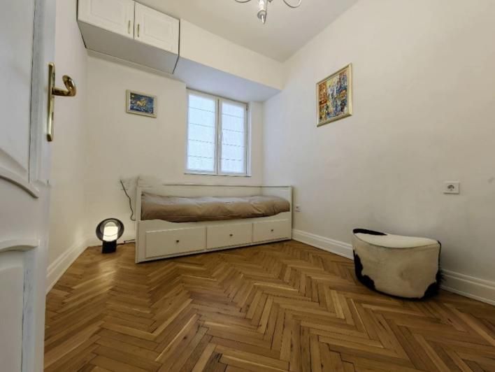 Дава се под наем Тристаен апартамент в София, Център - 75 кв.м за 1300 € - Снимка #3