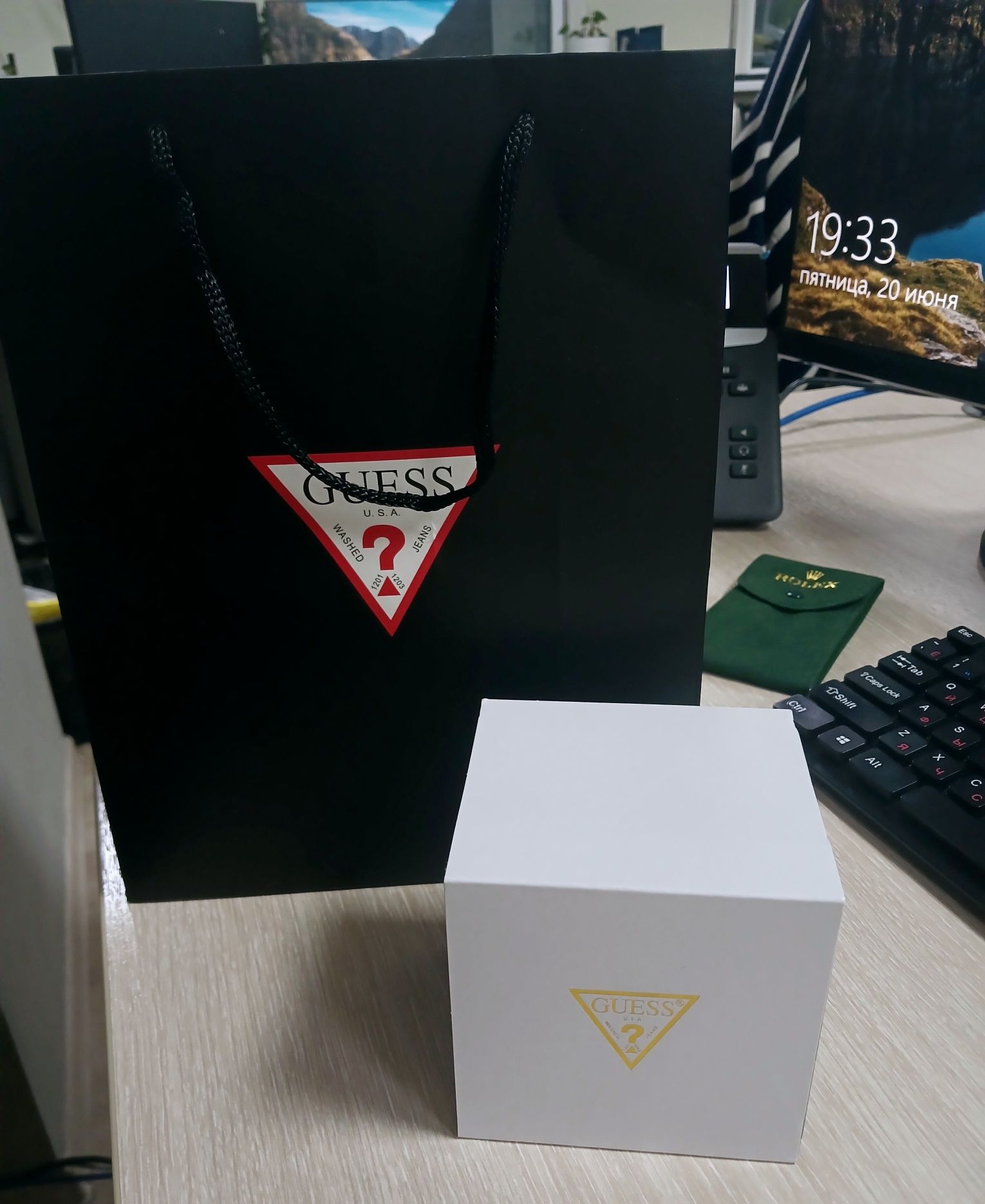 Срочно продам часы GUESS