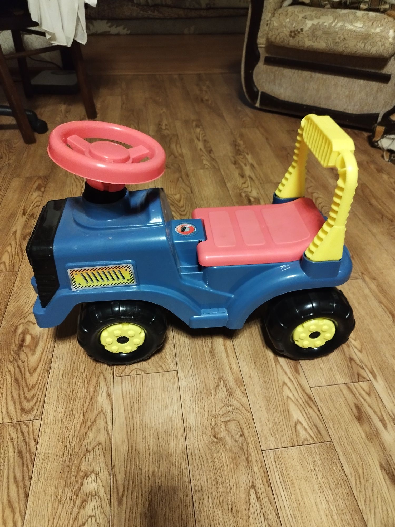 Продам игрушка-трактор