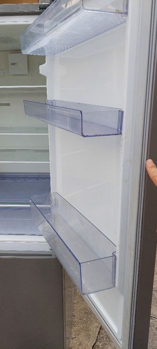Combină frigorifică Beko total No Frost cu uși de inox