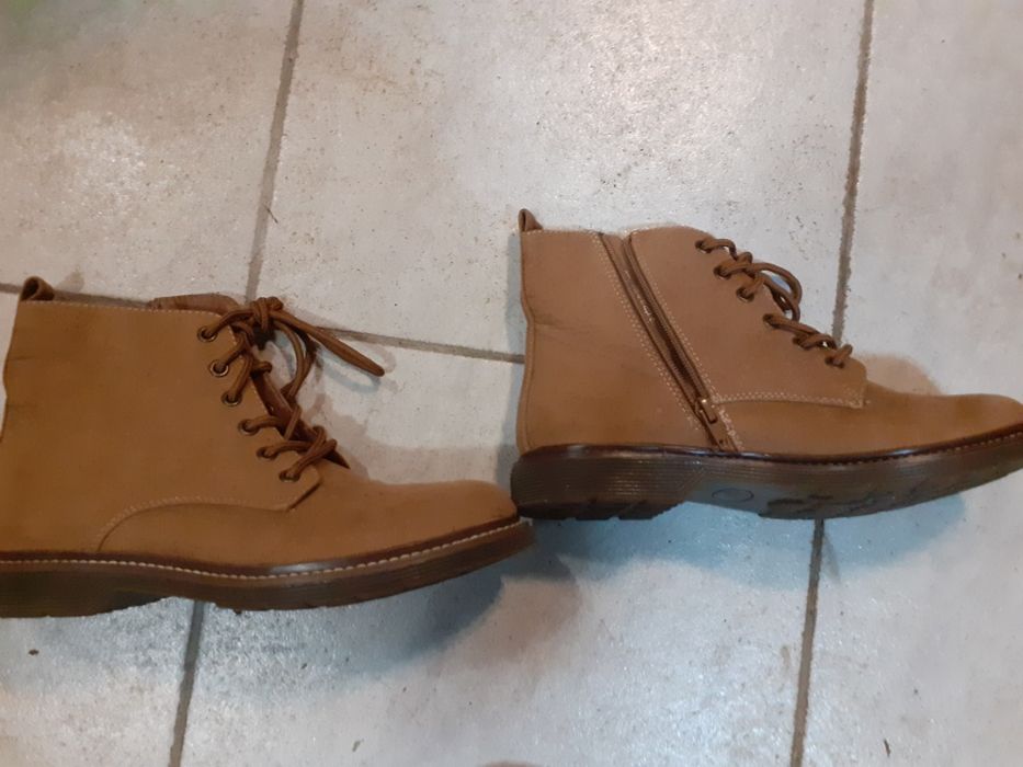 Оригинални дамски маратонки Nike и дамски кларкове,обувки.Маратонките