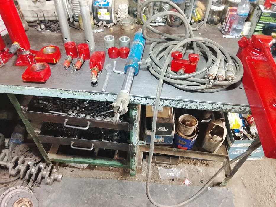 Гидравличиски инструмент для кузавной работи