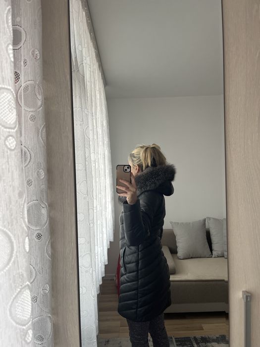 Vand geaca de  piele cu guler de vulpe noua