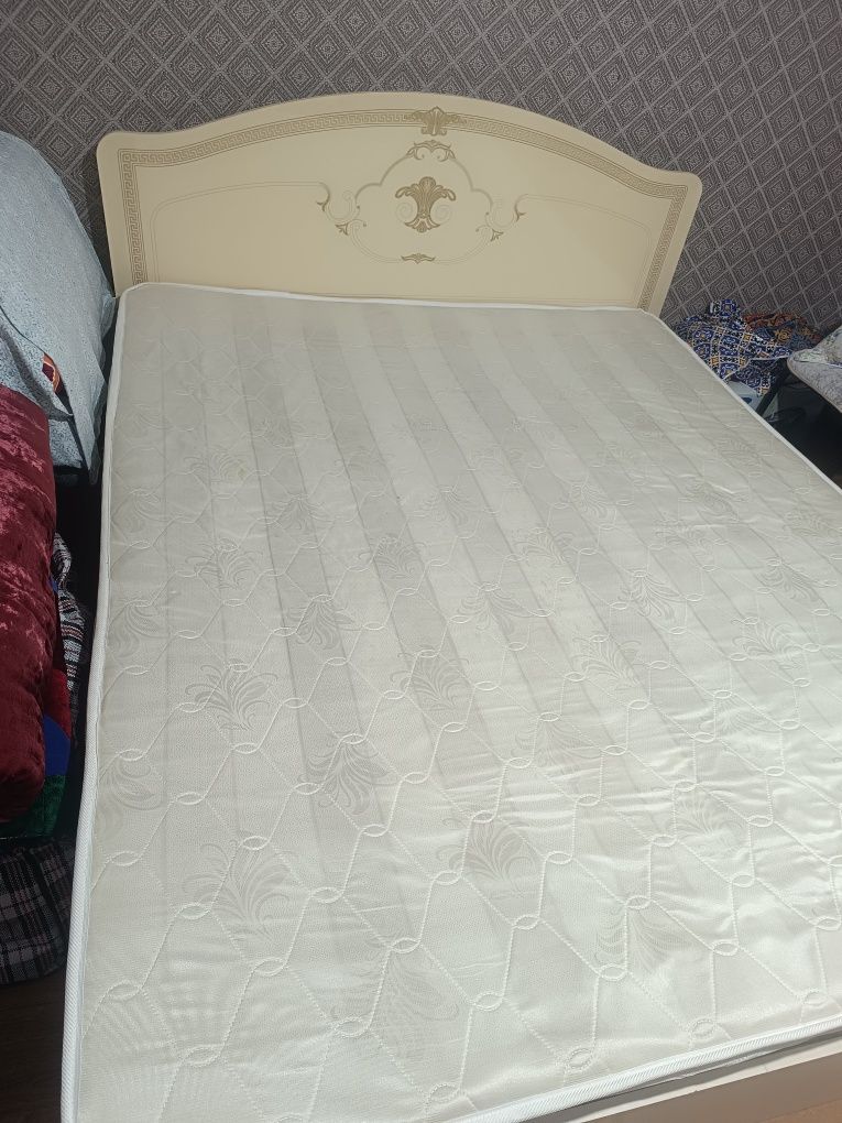 Продаем ровать двухспальную.