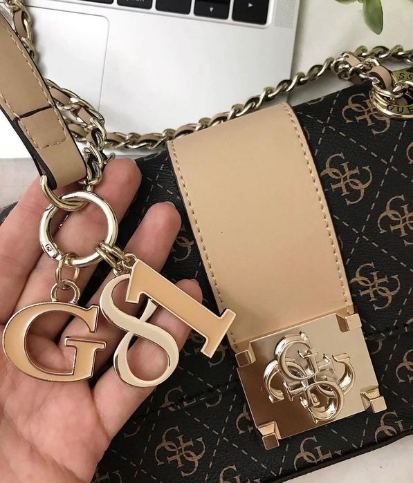Оригинална чанта Guess