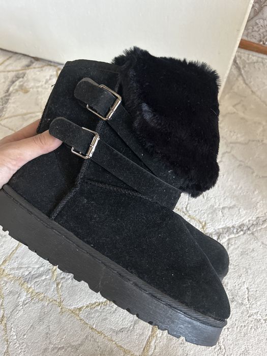 Продам уги зимние новые 38 размер немного маломерят подойдет на 37