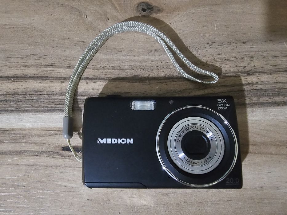 Medion MD 87657 – черна НЕМСКА дигитална камера + подарък SD карта