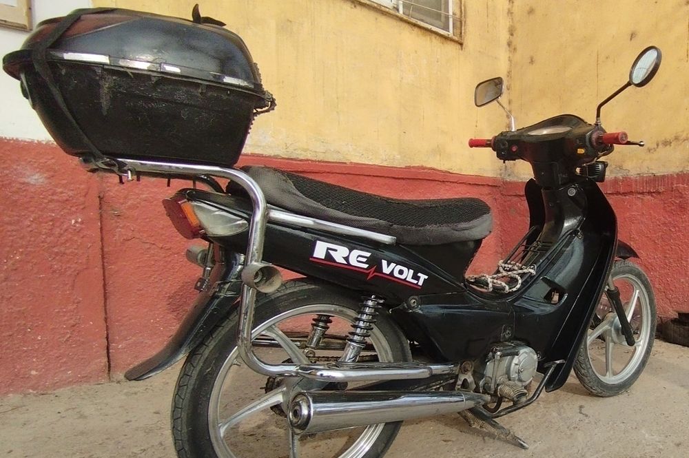 мотосикил Револт