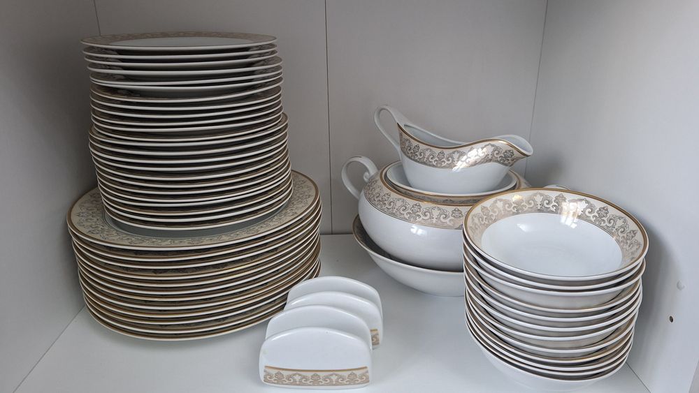 Столовый сервиз на 12 персон
