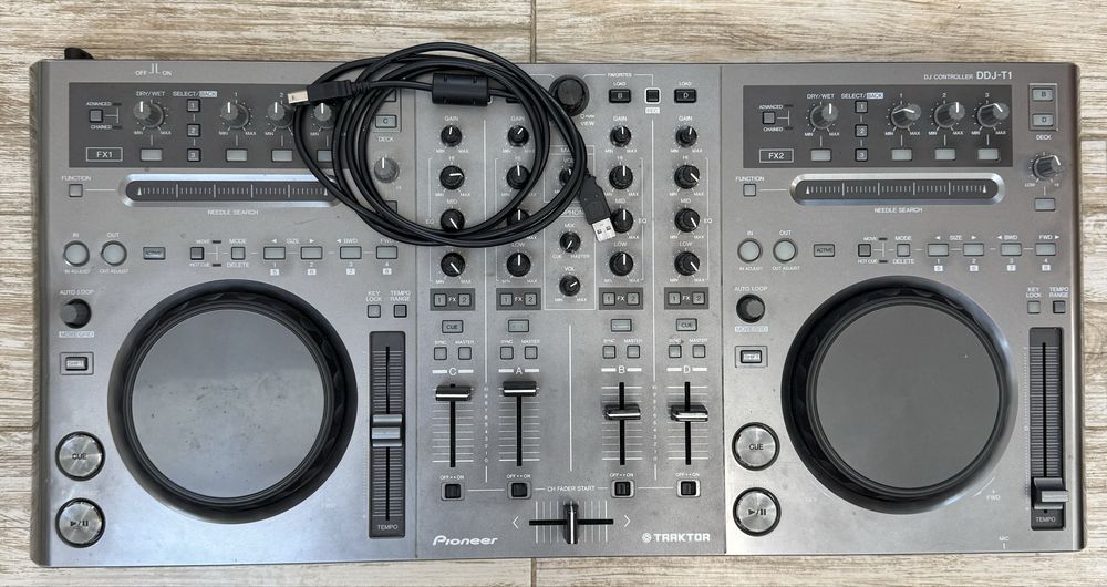 Продавам Pioneer DDJ T1