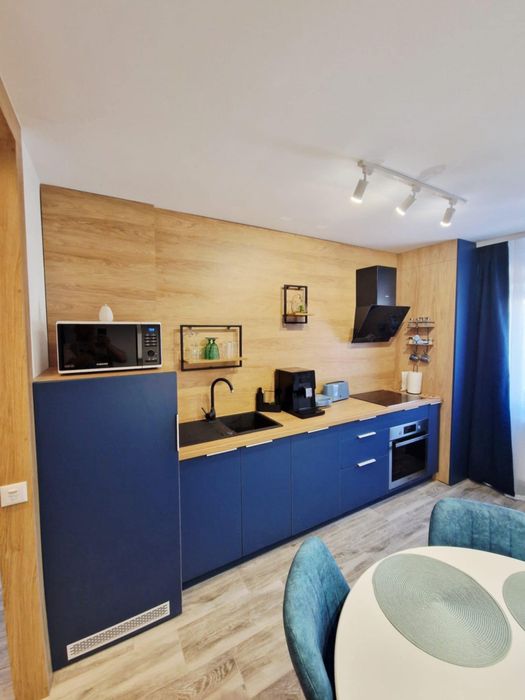 Apartament, 3 camere, 2 bai, centru, 64 mp utili