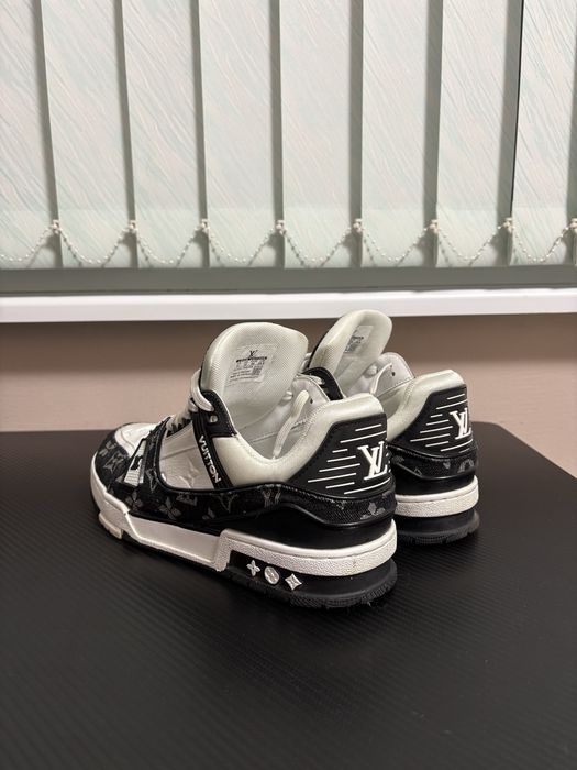 Обувки Louis Vuitton