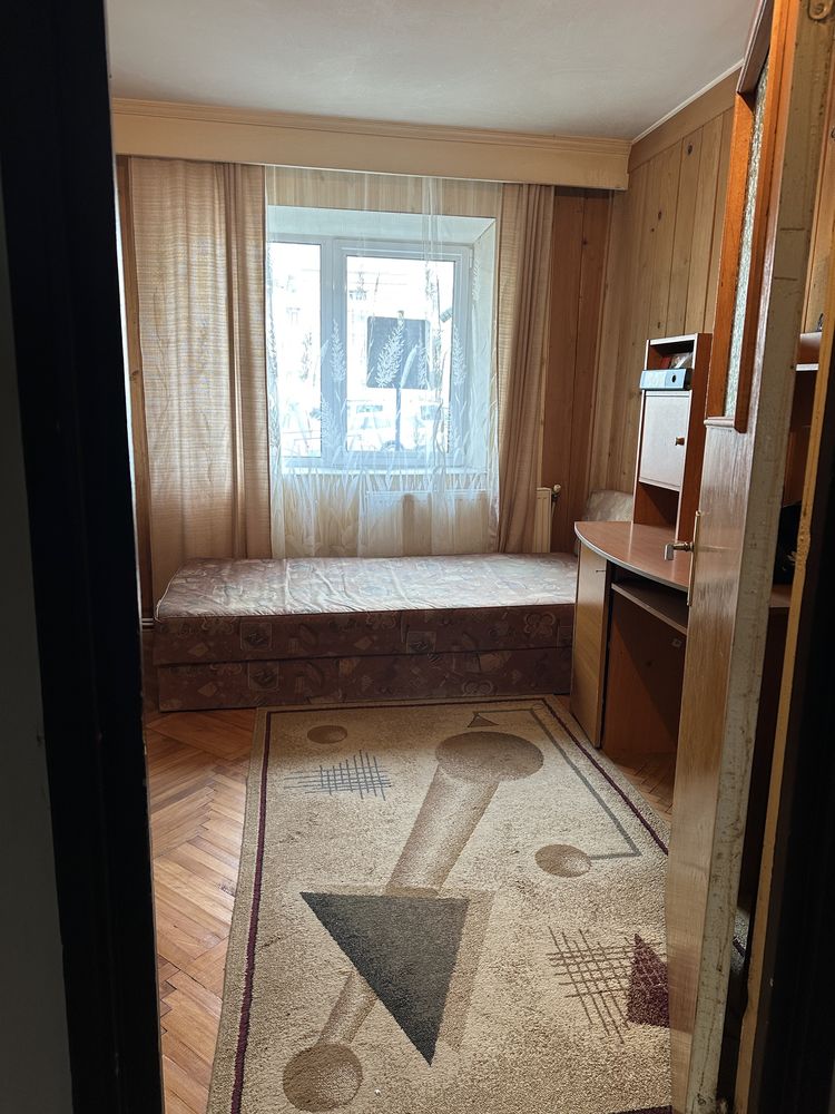 Apartament 3 camere PARTER ( Episcop Nichita )