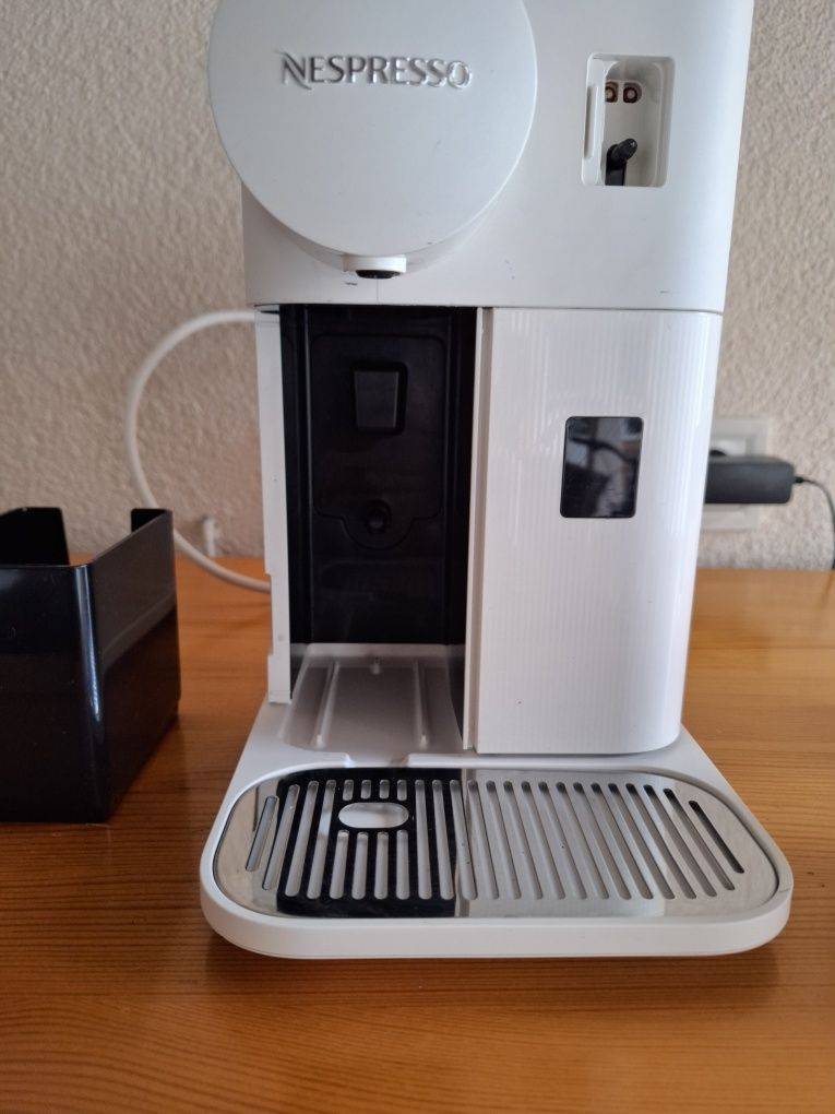 Кафемашина Nespresso Lattissima One EN 500.W, 19 bar, 1400 W