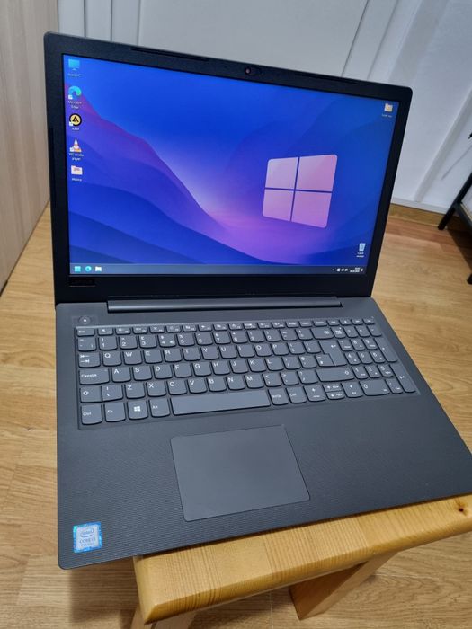 Laptop LENOVO V130-15IKB