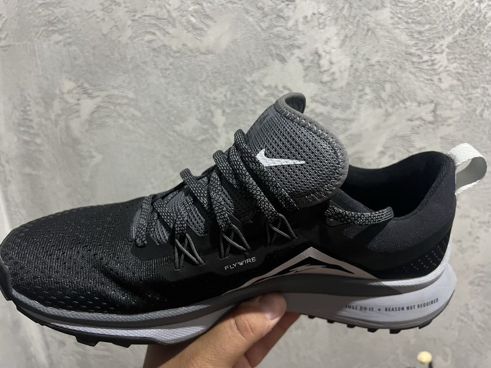 продавам маратонки nike
