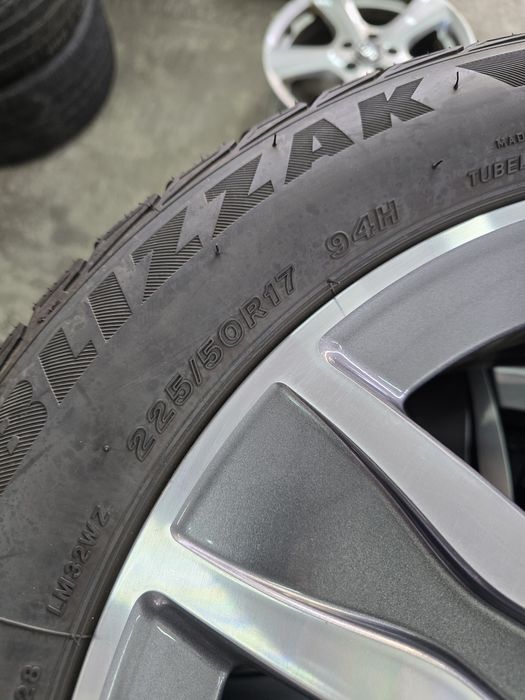 4 Броя 225/50/17 Bridgestone 2x8mm 2x6mm RunFlat 1x24 1x20 2x18dot