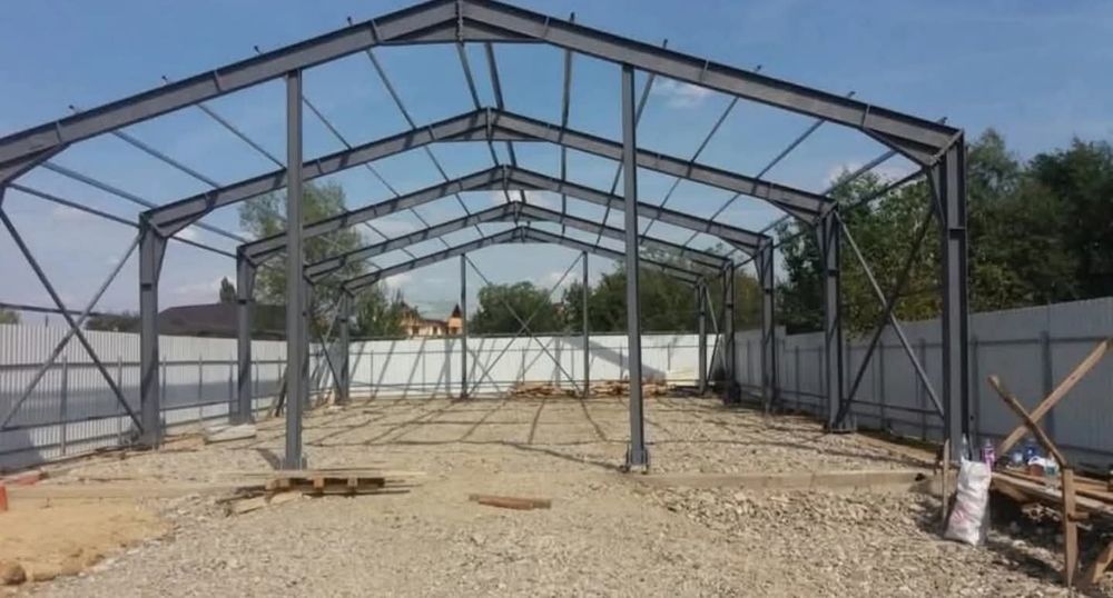 Vând hala pe structura metalica