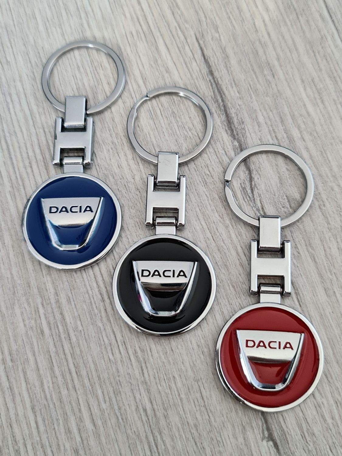 Accesorii-Dacia-Logan-Breloc-Pad-Bord-Capacele-Ventil-Portofel-Auto