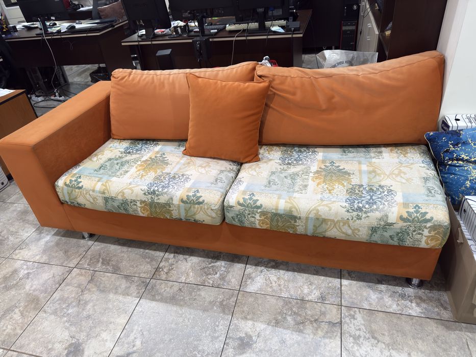 Подарявам ъглов диван и две масички