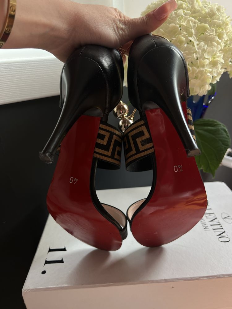 Сандали Versace