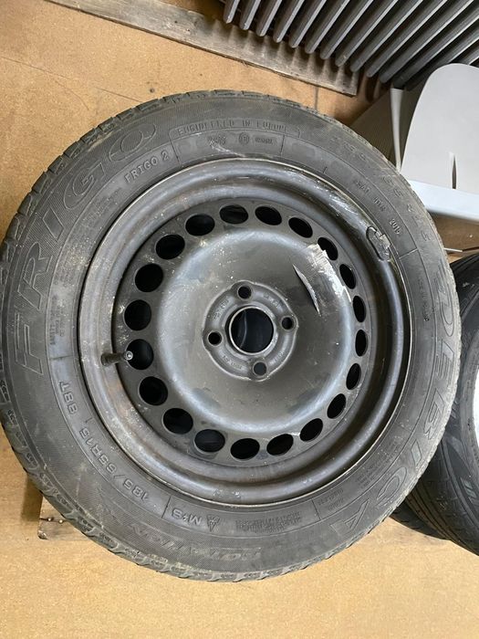 Vând jante tabla cu cauciucuri Logan