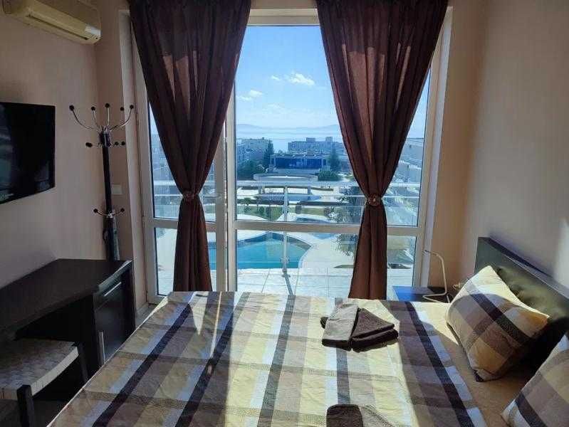 Дава се под наем Двустаен апартамент в Бургас, Сарафово - 52 кв.м за 433.5 € - Снимка #2