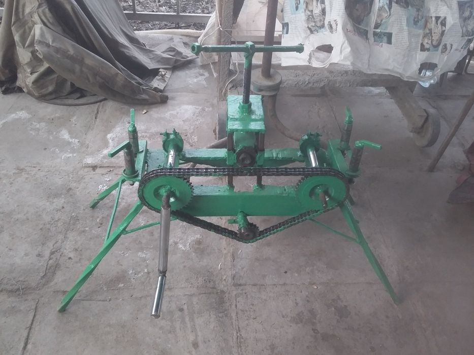 Запчасти на маз токарный станок  по дереву ёмкость под гсм трубогиб.